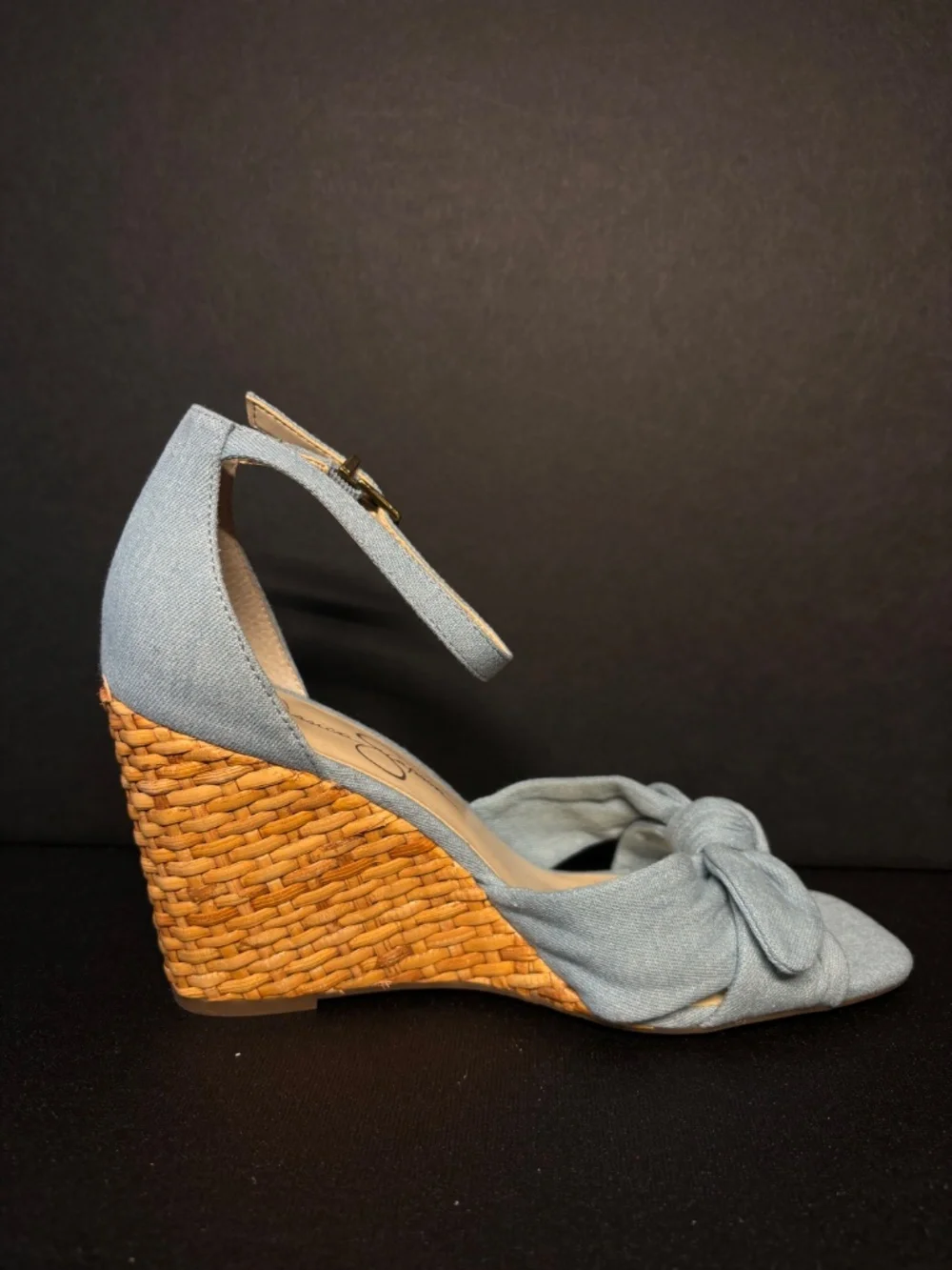 Jessica Simpson chic effortless